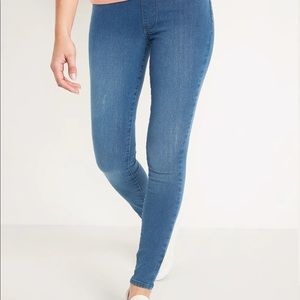 Old Navy - NWT Rockstar Super Skinny Leggings